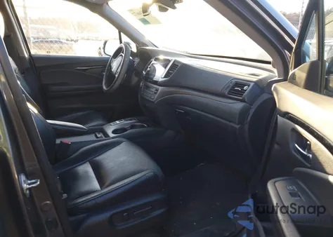 2017 Honda Pilot Elite z USA, uszkodzony, nr VIN 5FNYF6H00HB000022